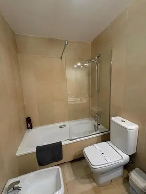 a bathroom with a tub and a toilet and a sink at apartamento rubí in El Puerto de Santa María