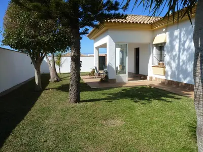 a house with a view of the ocean at Chalet Rancapinos en Rocheviejo CONIL in Cádiz