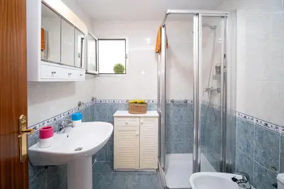 a bathroom with a sink and a shower at Piso Barrameda in Sanlúcar de Barrameda