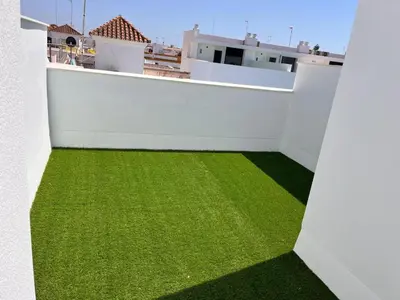 a balcony with green grass on a building at Recidencial Cruz del Mar 