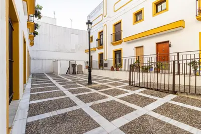 a courtyard in a building with a street light at Allo Apartments San Lucas Parking Piscina Centro 2 habitaciones in Jerez de la Frontera