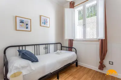 a bedroom with a bed and a window at Apartamento El Patio by Cadiz Time in Cádiz