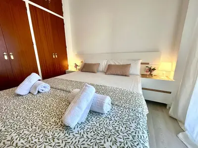 a bedroom with a large bed with pillows on it at Gatu VILLA ANTILLAS parking gratis preferentemente mayores de 25 años y familias in El Puerto de Santa María