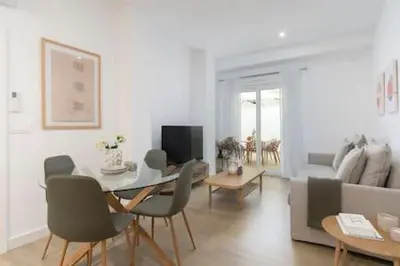 a white living room with a table and chairs at Apartoyou - El Patio Centro in El Puerto de Santa María
