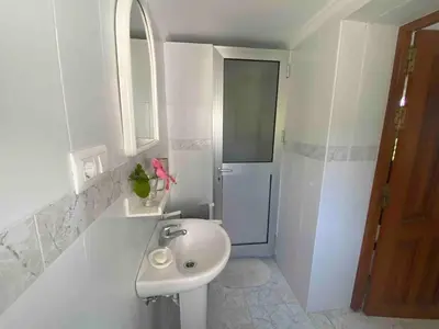 a white bathroom with a sink and a mirror at Casa 77, la playa más bonita a 150 metros in Conil de la Frontera