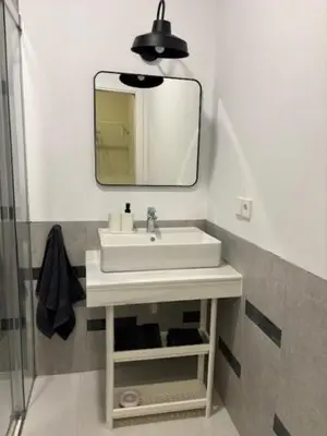 a bathroom with a sink and a mirror at Apartamento la Porvera in Jerez de la Frontera
