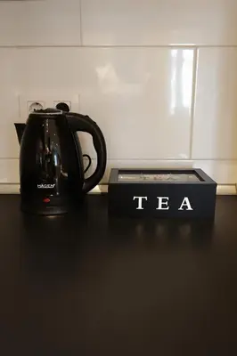 a tea kettle sitting on top of a counter at Check-in autónomo Centro Histórico Todo a pie Ideal para parejas in Jerez de la Frontera