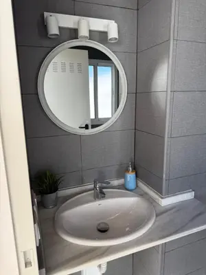 a bathroom with a sink and a mirror at Apartamento con piscina y jardín in Chiclana de la Frontera