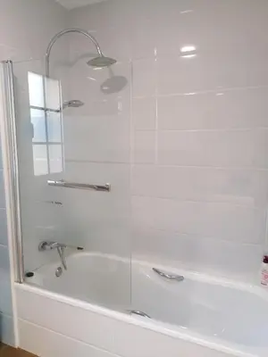 a bathroom with a shower with a glass door at Vivienda en Jerez de la Frontera in Jerez de la Frontera