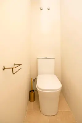 a bathroom with a white toilet in a room at Apto Lujo Exclusivo vistas Golf y Mar in Novo Sancti Petri
