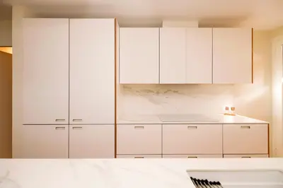 a white kitchen with white cabinets and a sink at Apto Lujo Exclusivo vistas Golf y Mar in Novo Sancti Petri