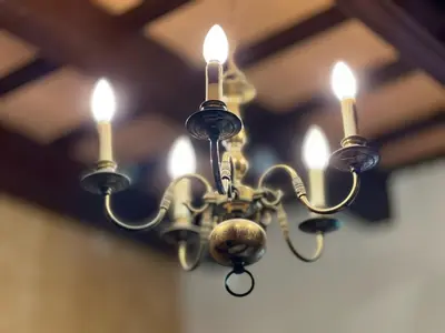 a chandelier with lights hanging from a ceiling at La Posada de Zepeda in Jerez de la Frontera