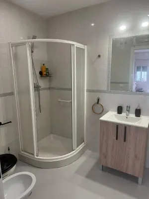a bathroom with a shower and a sink at Estudico moderno y cómodo a minutos andando del centro y de la Feria in El Puerto de Santa María