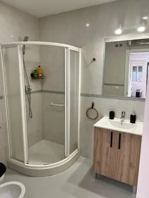 a bathroom with a shower and a sink at Estudico moderno y cómodo a minutos andando del centro y de la Feria in El Puerto de Santa María
