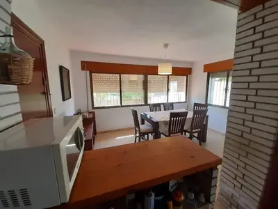 a kitchen and dining room with a table and chairs at Casa Toya in Arcos de la Frontera