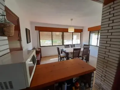 a kitchen and dining room with a table and chairs at Casa Toya in Arcos de la Frontera