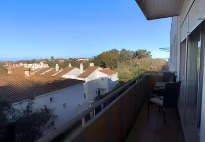 a living room with a couch and a table at Encantador apartamento in Sanlúcar de Barrameda