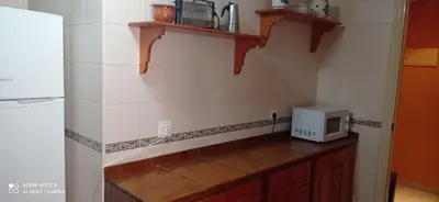 a kitchen with a microwave on top of a counter at Piso a buen precio con 3 HABITACIONES in Puerto Real