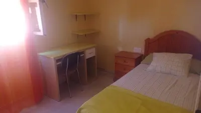 a small bedroom with a bed and a desk and a counter at Piso a buen precio con 3 HABITACIONES in Puerto Real