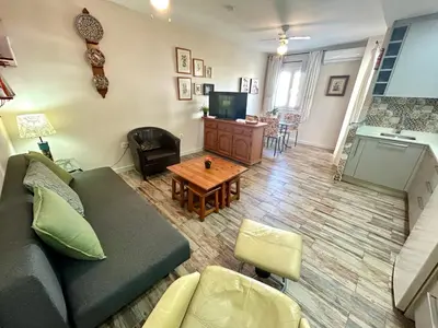 a living room with a couch and a table at GATU Marítimo 