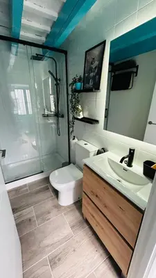 a bathroom with a sink and a shower and a toilet at Precioso Apartamento Centro Jerez in Jerez de la Frontera