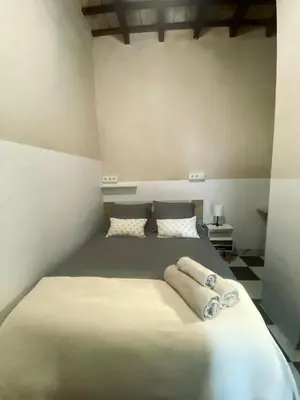 a bedroom with a bed with two towels on it at Apartamento Moraito Chico in Jerez de la Frontera