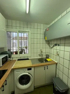 a kitchen with a washing machine and a sink at Frente al Mar, Tu Refugio Ideal in Novo Sancti Petri
