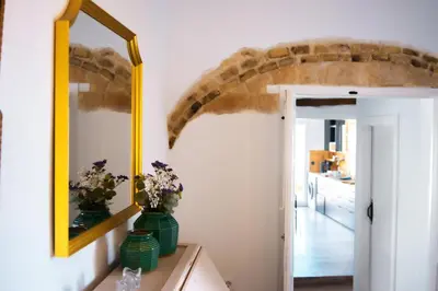 a room with a mirror and vases on a table at Casa Cuesta Belén in Arcos de la Frontera