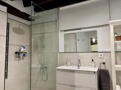 a bathroom with a sink and a shower at Casa Cuesta Belén in Arcos de la Frontera