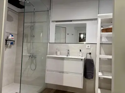 a bathroom with a sink and a shower at Casa Cuesta Belén in Arcos de la Frontera
