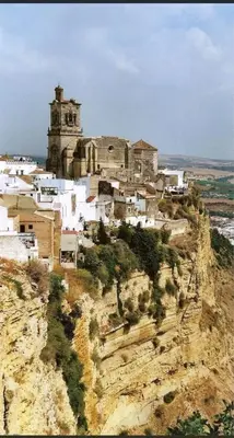 a group of buildings on top of a mountain at Casa Cuesta Belén in Arcos de la Frontera
