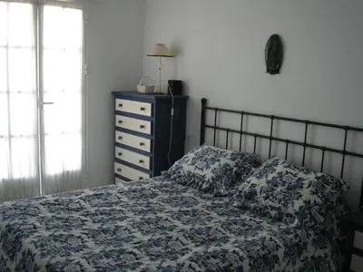 a bedroom with a bed and a dresser at Residencial Pinar Atlántico in Novo Sancti Petri