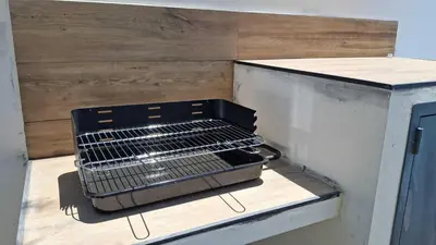 a black grill sitting on top of a counter at PASSIVE HOUSE in Novo Sancti Petri