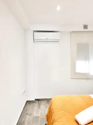 a bedroom with a bed and a window at Apartamento La Sal Centro in San Fernando