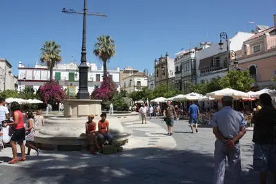 a group of people standing around a fountain in a city at Apartamento Centro Plaza del Cabildo in Sanlúcar de Barrameda