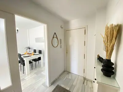 a dining room with a table and a mirror at Apartamento Baluarte in Sanlúcar de Barrameda