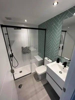 a bathroom with a shower and a toilet and a sink at Apartamento Arena y sal in El Puerto de Santa María