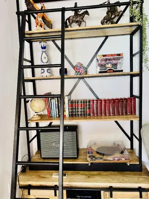a black shelving unit with wooden shelves at El Vigia Grupo AC Gestion in Vista Hermosa