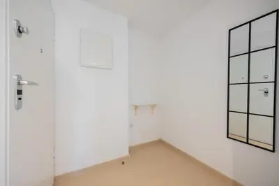 a room with a mirror and a white wall at Luminoso Apartamento con Balcón in El Puerto de Santa María