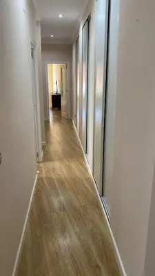 an empty hallway with a hallwayngth at Piso Palacio centro in El Puerto de Santa María