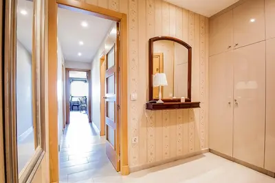 a hallway with a mirror and a hallway at Apartamento Vistabella in Cádiz