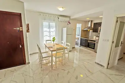 a kitchen and dining room with a table and chairs at Plaza España 3-bedroom central & bello apartamento in El Puerto de Santa María