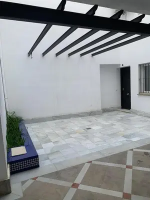 a room with a tiled floor and a ceiling at Estudio en Jerez de la Frontera in Jerez de la Frontera