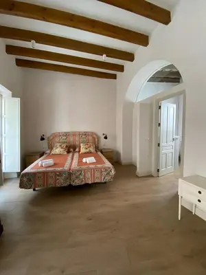 a bedroom with a bed and an arched doorway at Taina Suite La Merced Primero Muro in Jerez de la Frontera
