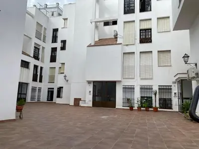 a large white building with a courtyard at Apartmento Carmen Viejo, Centro in Sanlúcar de Barrameda