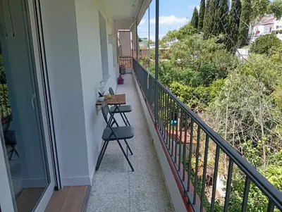 a balcony with a table and chairs looking out at theenery at Amplio Apartamento ARCOS in Arcos de la Frontera