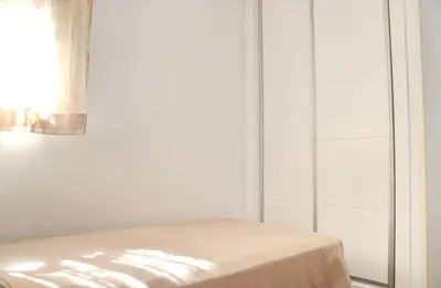a white room with a bed and a glass closet at Apartamento Canario II in Conil de la Frontera