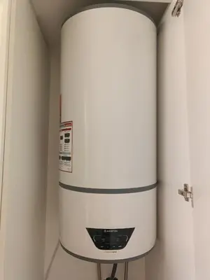 a large white water heater in a room at El Sueño in Jerez de la Frontera