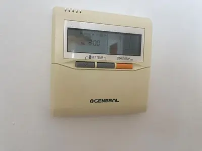 an electronic clock on a wall with the time at Apartamentos Tartaneros 4 in Sanlúcar de Barrameda