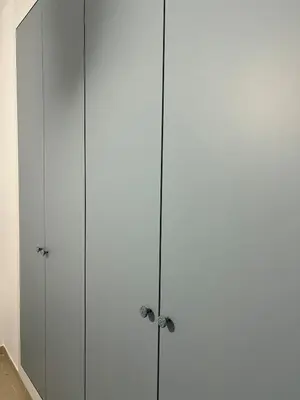a pair of white cabinets in a room at Mi refugio azul in Cádiz